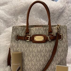 MICHAEL KORS HAMILTON LOGO TOTE VANILLA